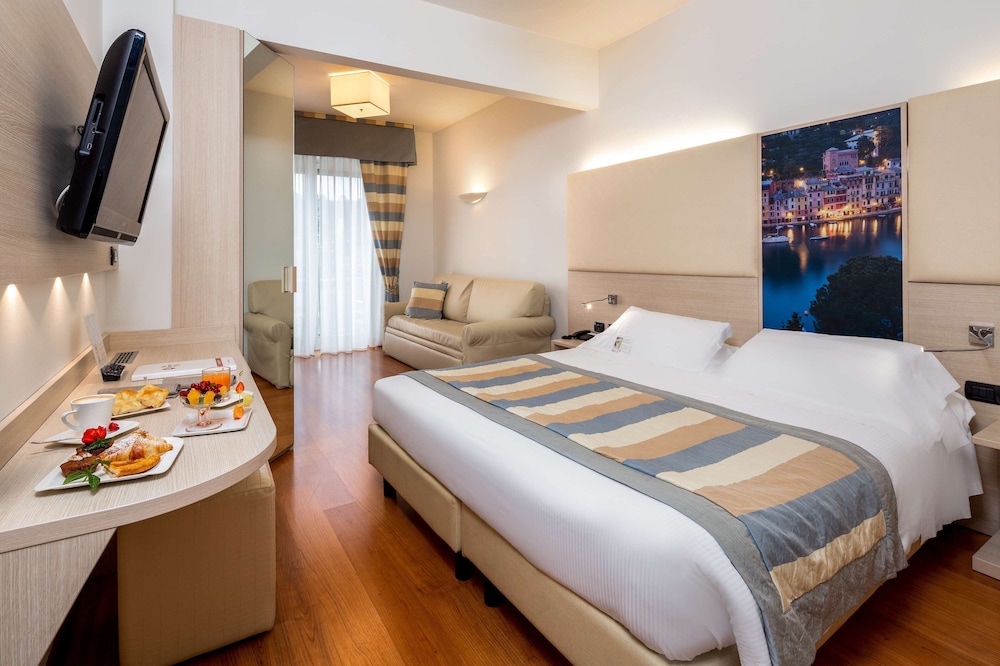 Deluxe Room, 1 Queen Bed, Balcony, Sea View - Photo 6