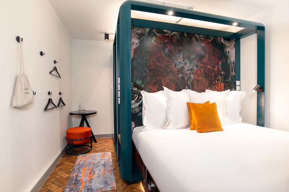 King Room (No Window) - Photo 12