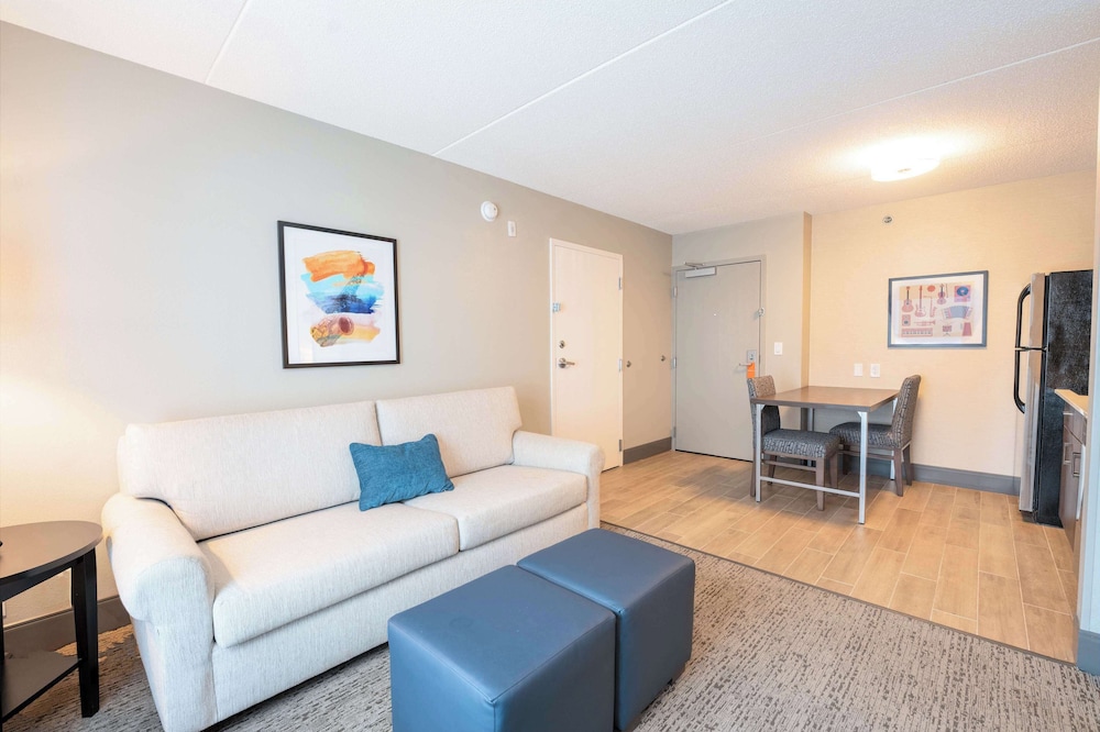 Suite, 2 Queen Beds, Kitchen - Photo 4