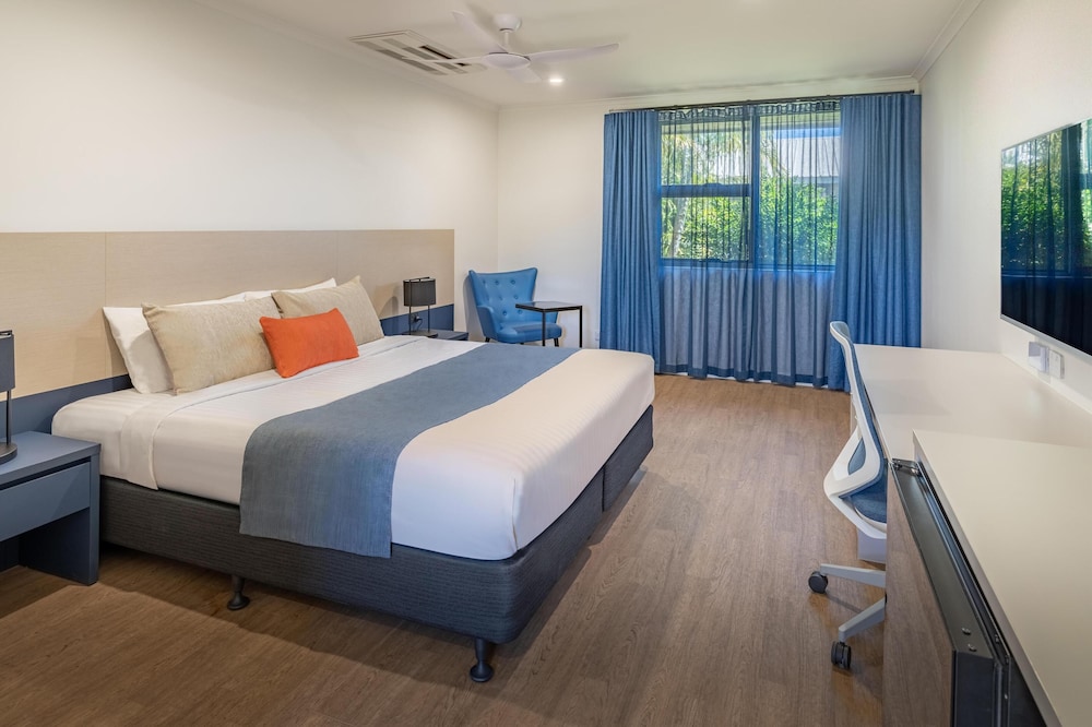 Suite, 1 King Bed, Non Smoking, Kitchenette