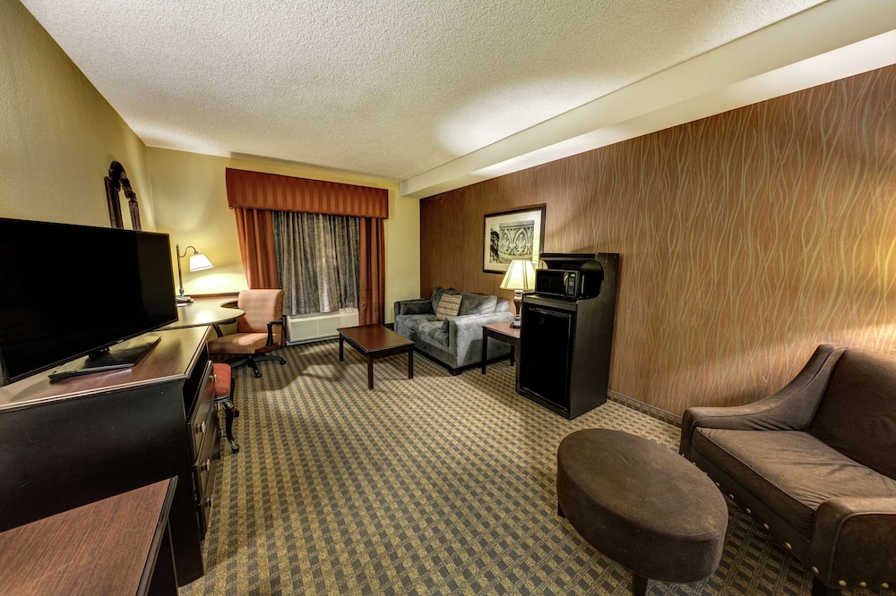 Suite, 2 Queen Beds, Non Smoking - Photo 1
