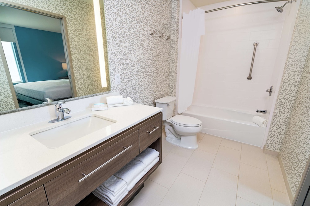 Studio, 2 Queen Beds, Accessible, Bathtub (Mobility/ Hearing) thumbnail 5