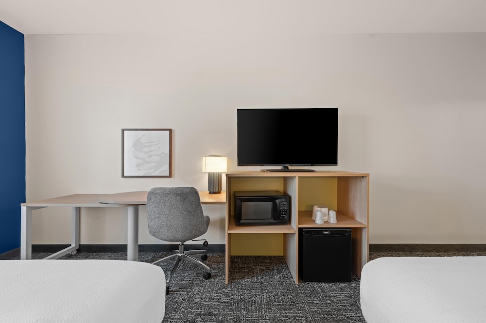 Room, 2 Queen Beds, Accessible, Bathtub (Mobility & Hearing) - Photo 3