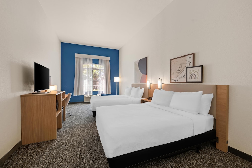 Room, 2 Queen Beds, Accessible, Bathtub (Mobility & Hearing) - Photo 4