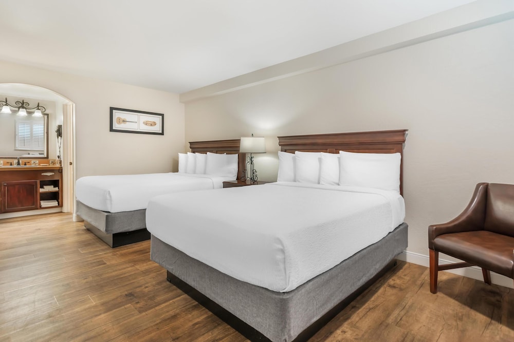 Standard Room, 2 Queen Beds, Non Smoking, Refrigerator & Microwave - Photo 1