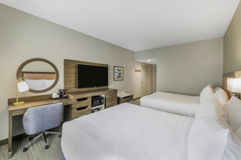 Room, 2 Queen Beds, Refrigerator