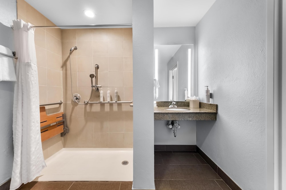 Room, Accessible - Photo 7