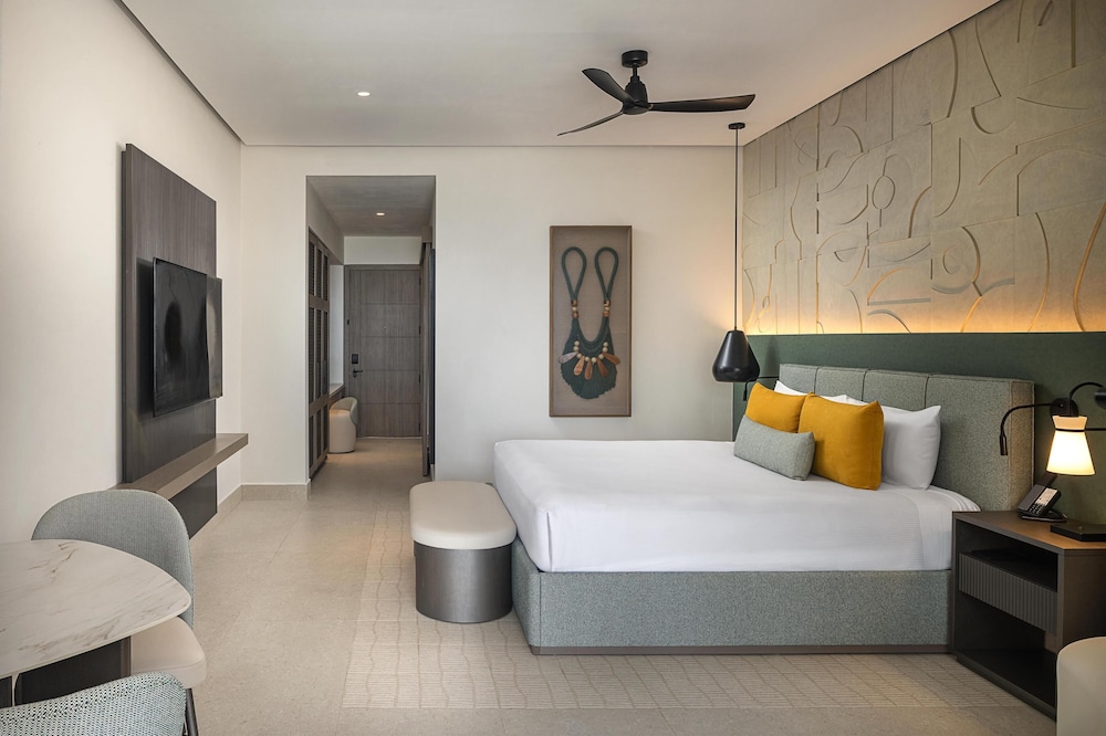 Room, 1 King Bed, Oceanfront - Photo 6