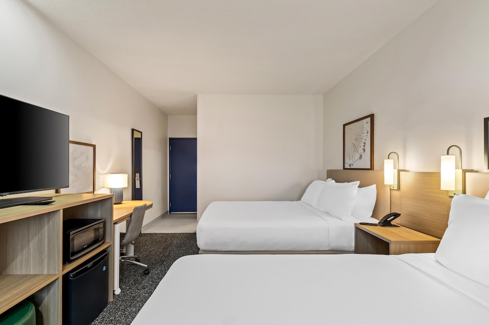 Room, 2 Queen Beds photo 2