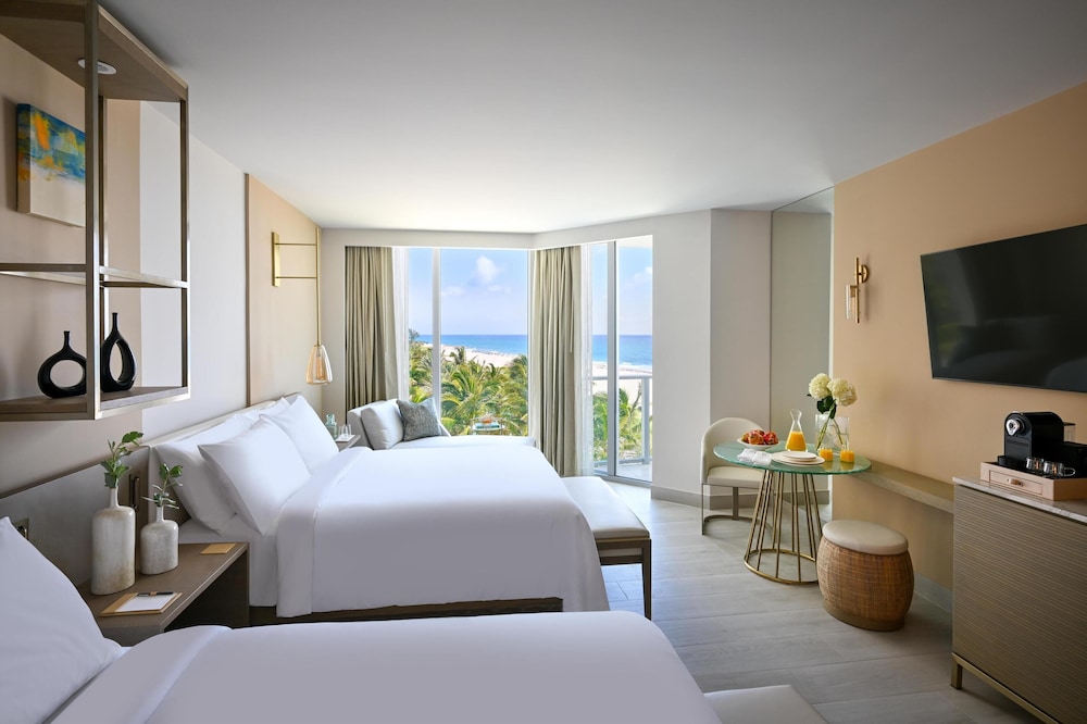 Room, 2 Double Beds, Ocean View photo 2