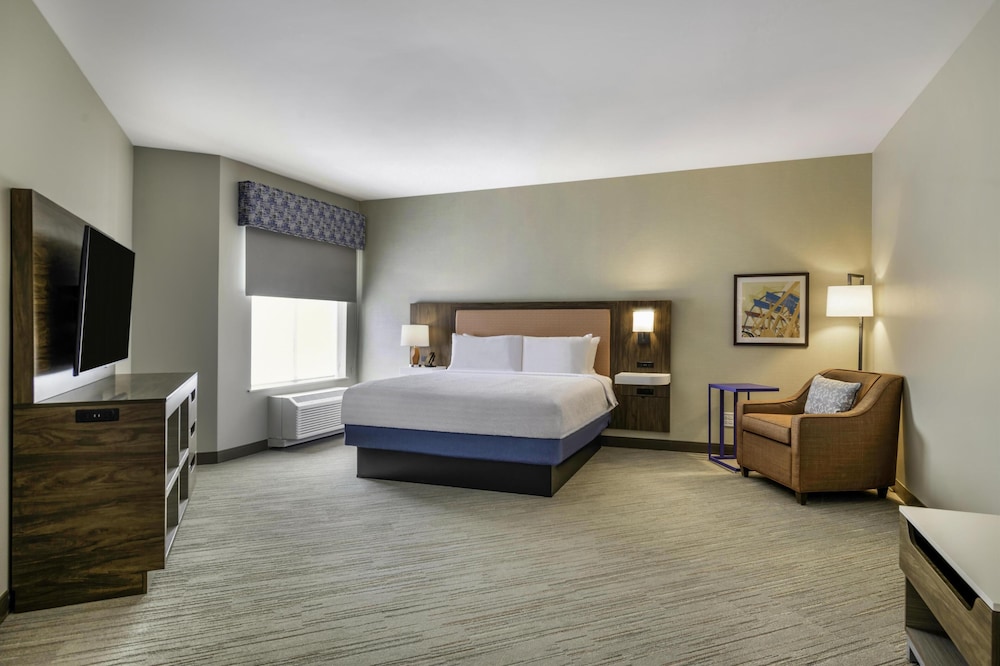 Suite, 1 King Bed, Hearing Accessible