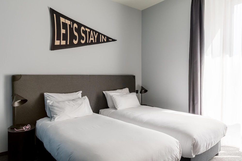 Executive Twin Room - Photo 8