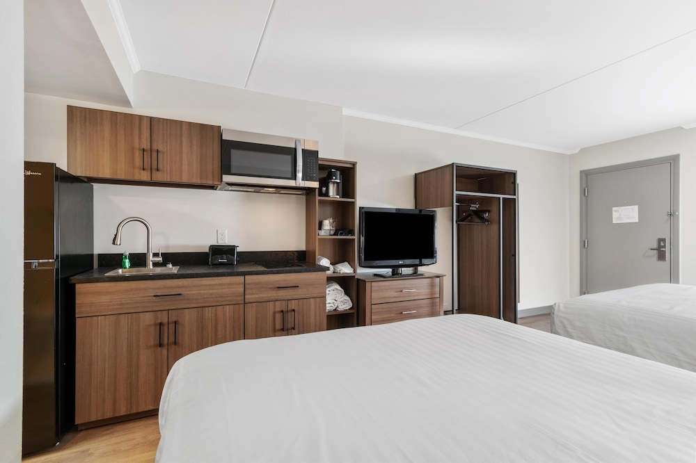 Standard Room, 2 Queen Beds, Non Smoking, Kitchenette (1st Floor) photo 3