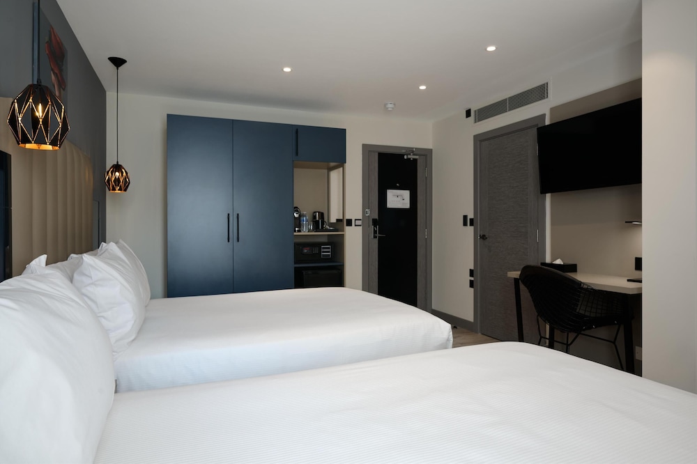 Room, 2 Double Beds - Photo 3