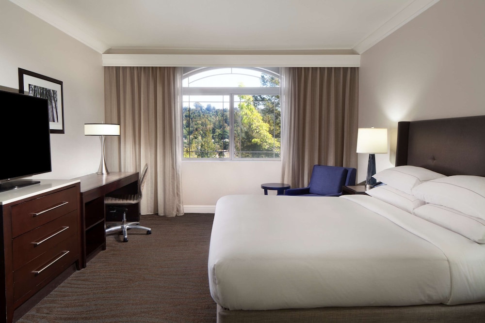 Deluxe Suite, 1 Bedroom - Photo 1
