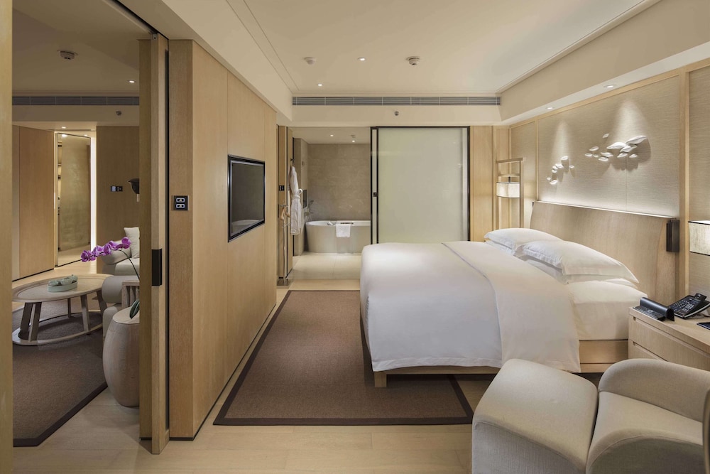 King One Bedroom Hillside Suite Nanhai Wing