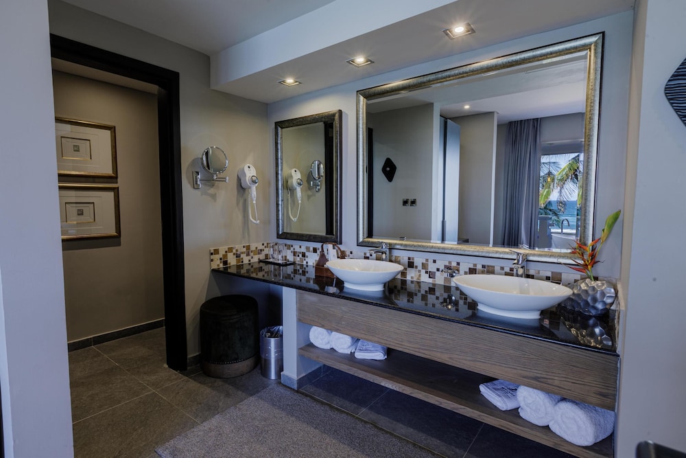 Suite (Amani)