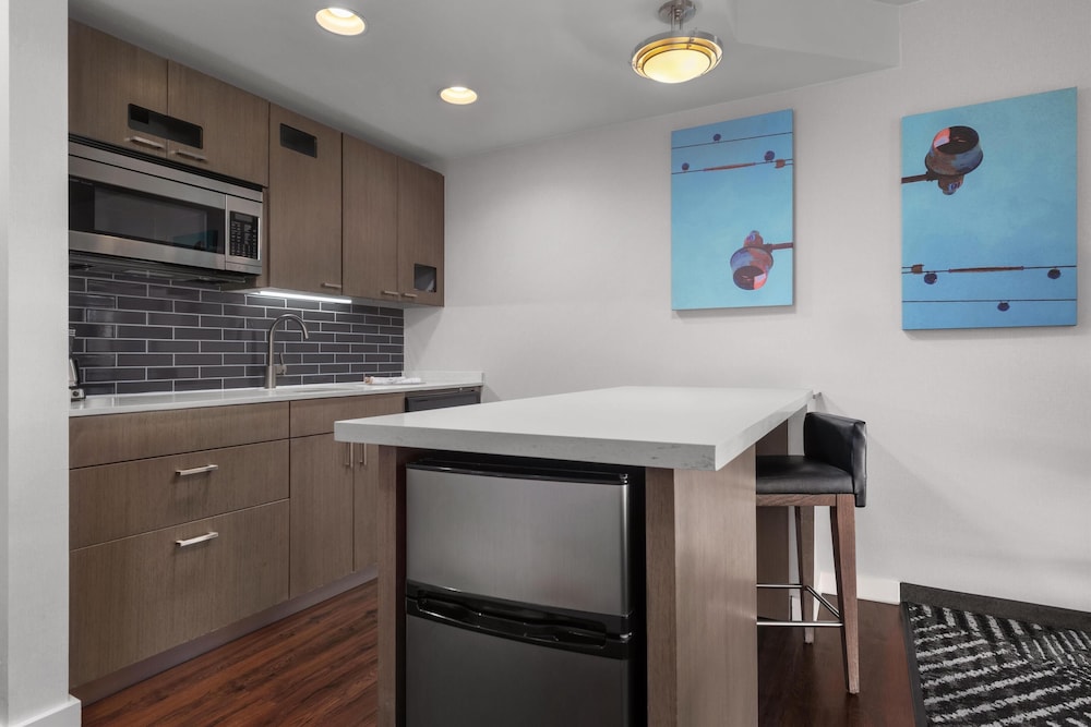 Suite, Bay View (Limited Kitchen) - Photo 2