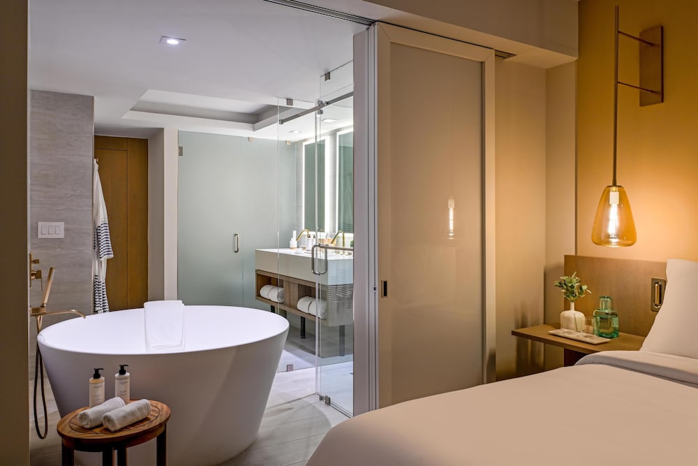 Room, 2 Double Beds, Ocean View photo 3