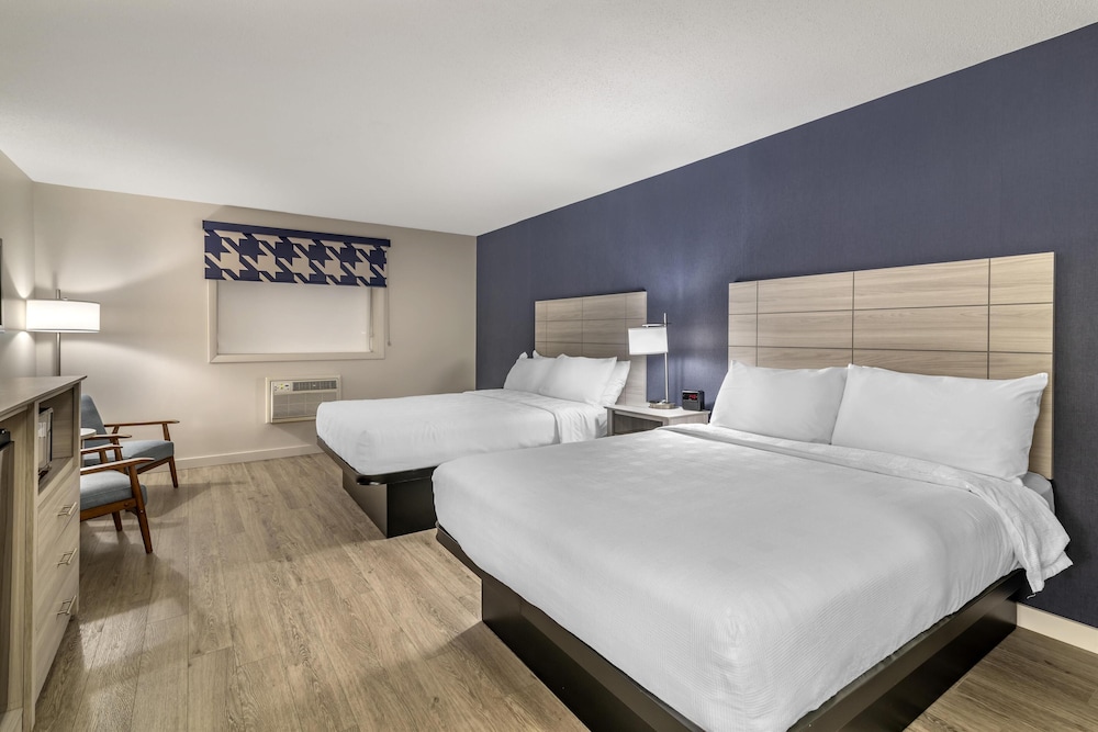 Standard Room, 2 Queen Beds, Non Smoking (Walk-in Shower;Pet Friendly) photo 1