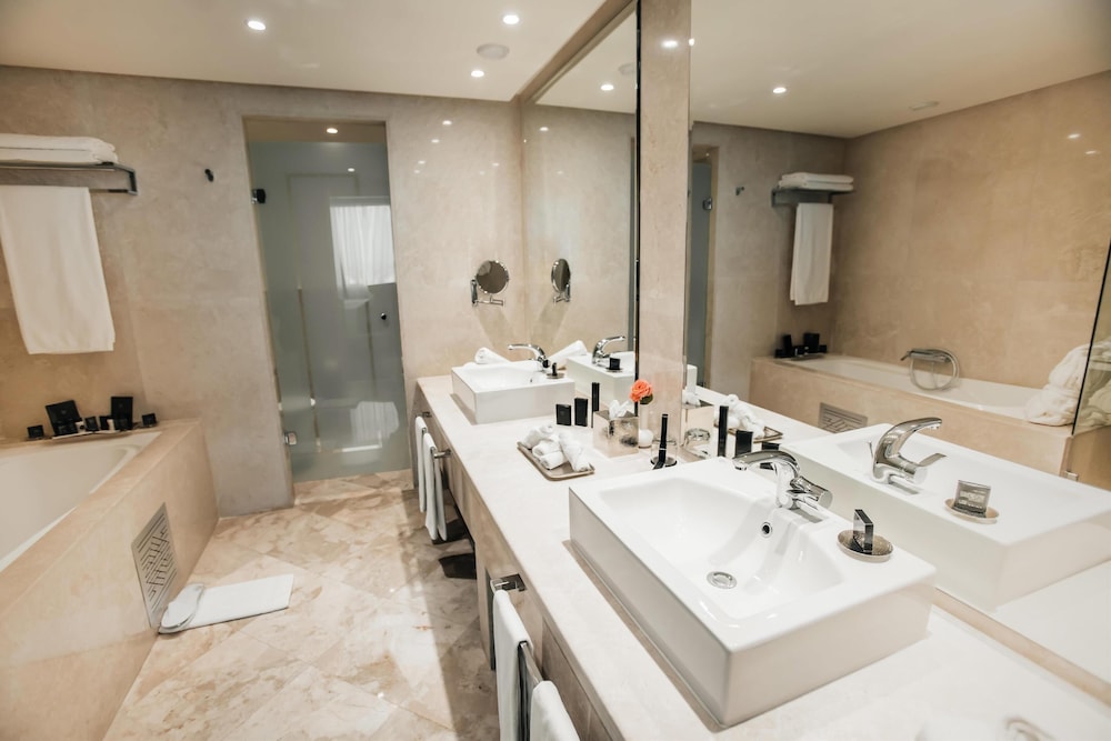 Suite, 1 King Bed