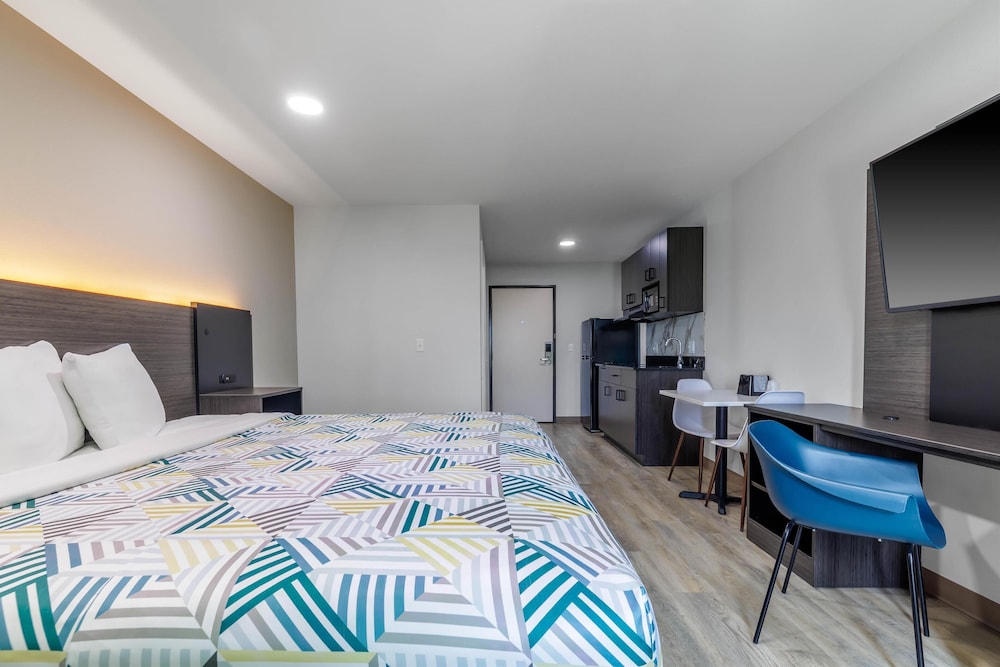 Standard Double Room, 1 King Bed, Non Smoking - Photo 3