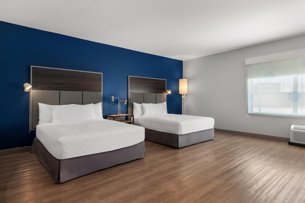 Room, 2 Queen Beds, Accessible (Roll-In Shower)