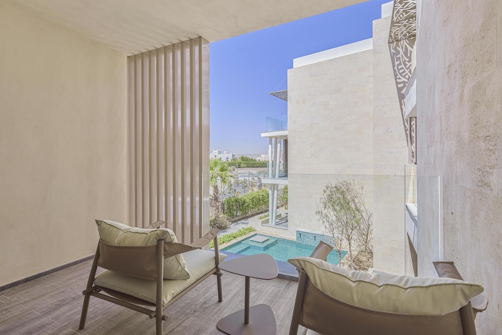Superior Room with Plunge Pool View, Double Bed