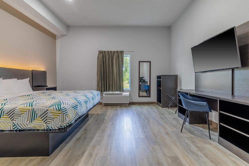 Standard Double Room, 1 King Bed, Non Smoking - Photo 4