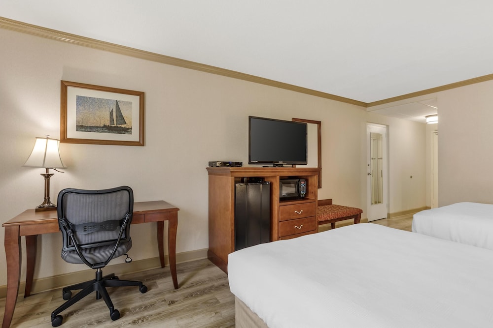 Standard Room, 2 Double Beds, Non Smoking, Refrigerator & Microwave photo 2