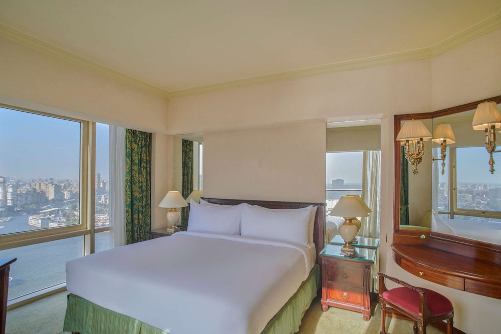 Suite, 1 Bedroom, Corner (1 King Bed, Nile View)