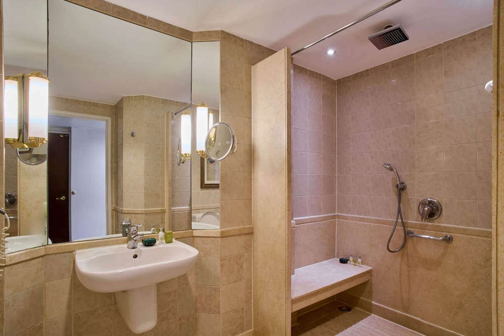 Room, 1 King Bed (Nile View) thumbnail 6