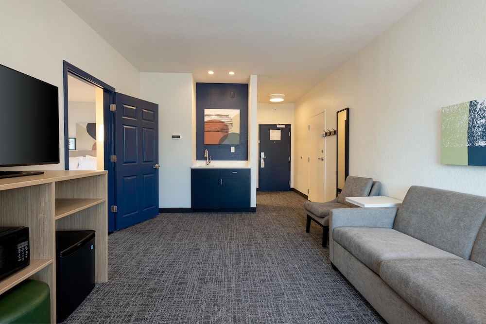 Suite, 1 King Bed - Photo 1