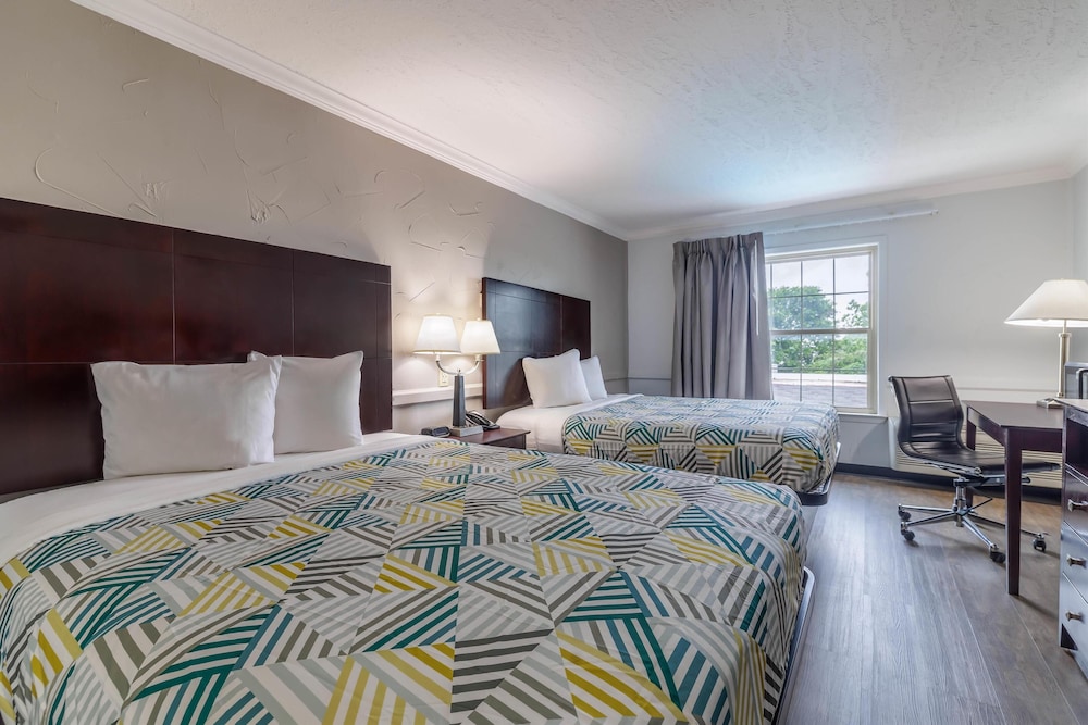 Standard Room, 2 Queen Beds, Non Smoking - Photo 3