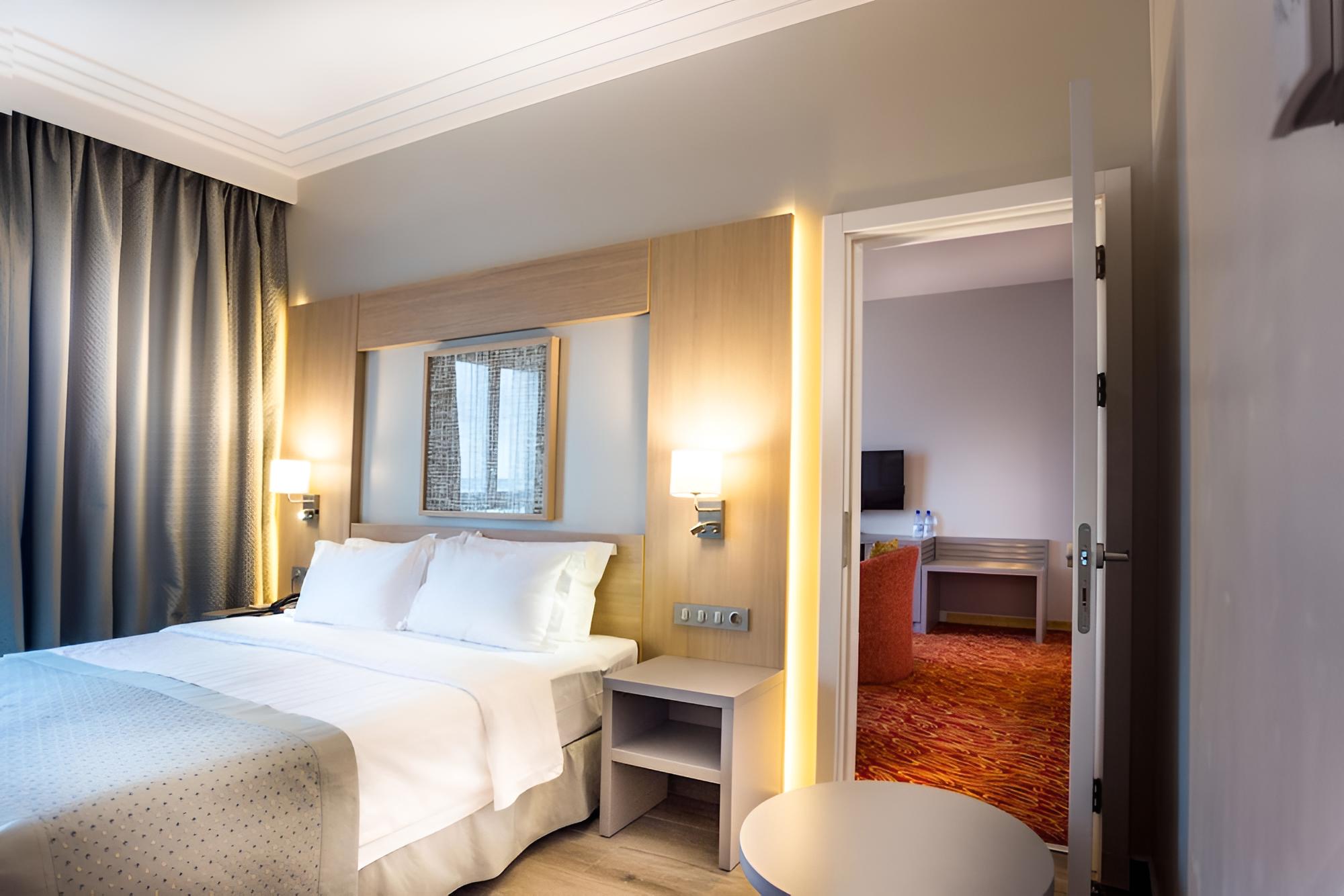 Classic Suite, 1 Queen Bed with Sofa bed, Sea View