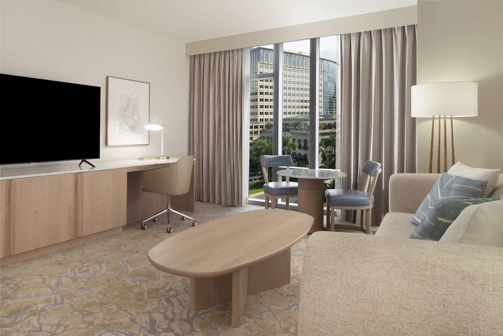 Suite, 1 Bedroom, Pool View, Executive Level