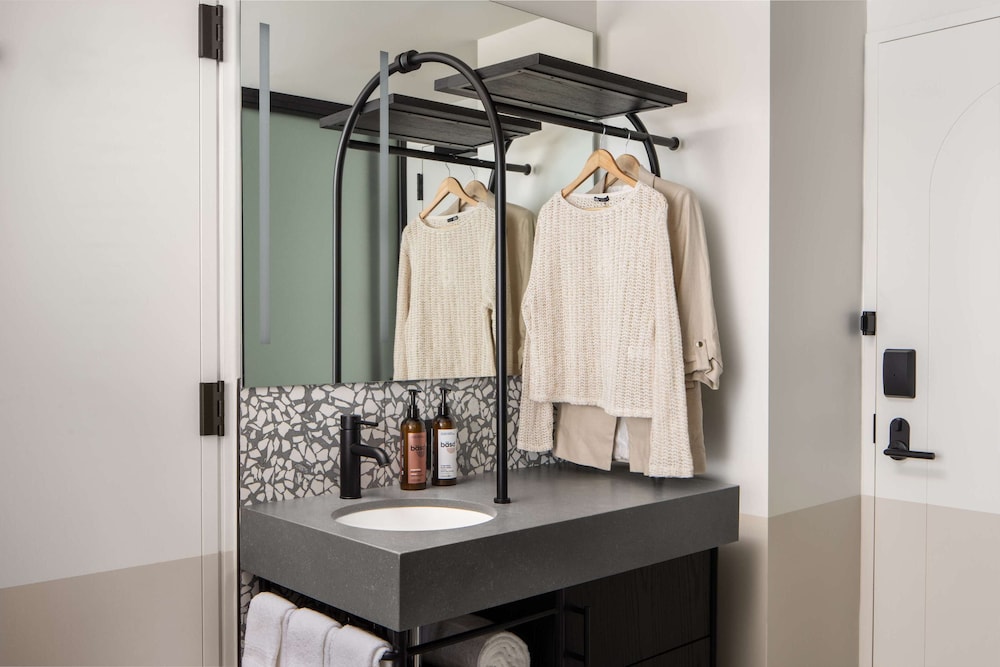 Bunkbeds, 1 Twin Bed over 1 Queen Bed thumbnail 6