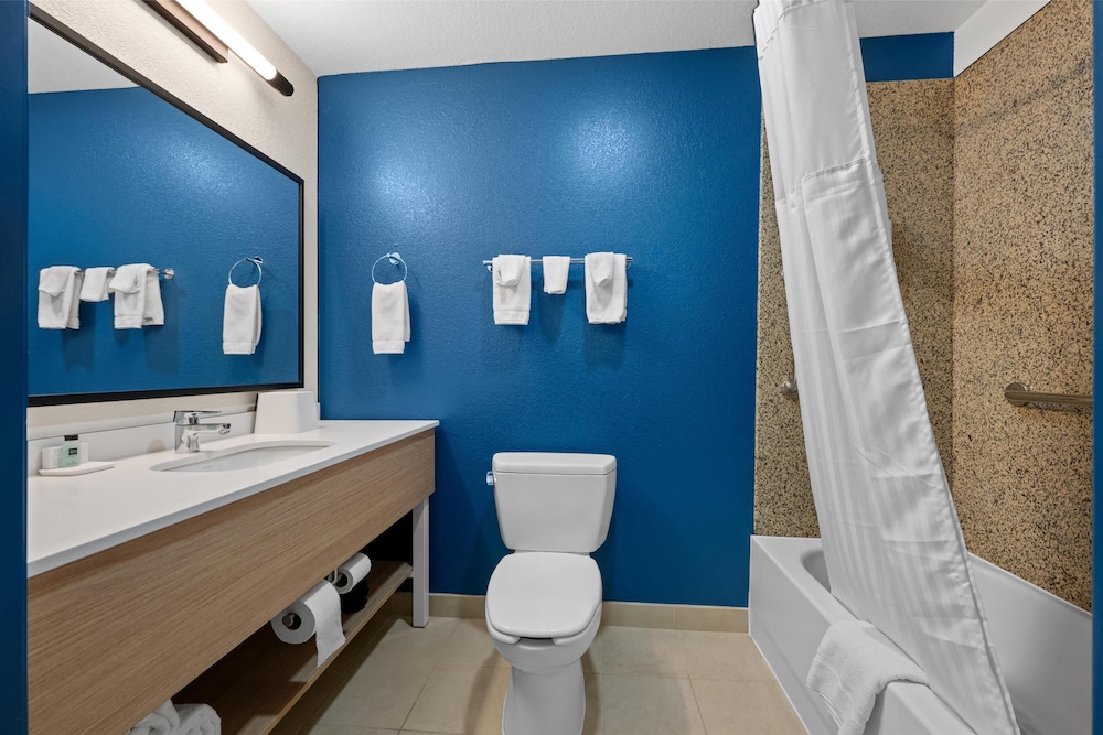 Room, 2 Queen Beds, Accessible, Bathtub (Mobility & Hearing) - Photo 5
