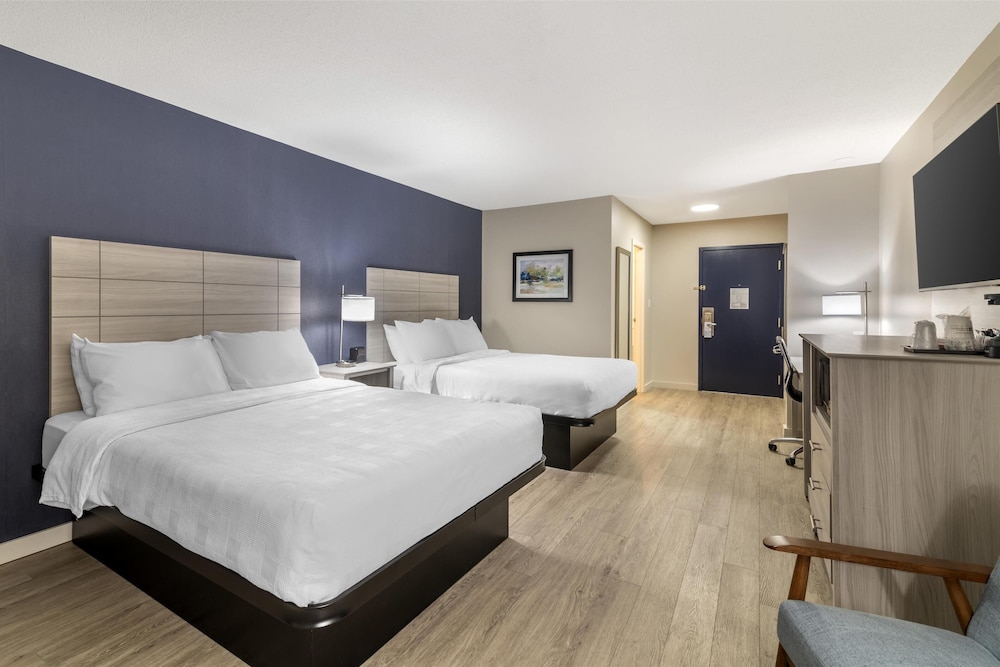 Standard Room, 2 Queen Beds, Non Smoking (Walk-in Shower;Pet Friendly) photo 2