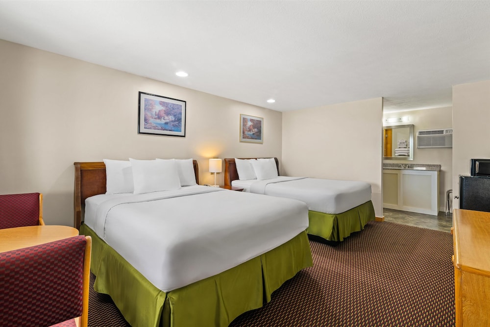 Room, 2 Queen Beds, Non Smoking - Photo 1