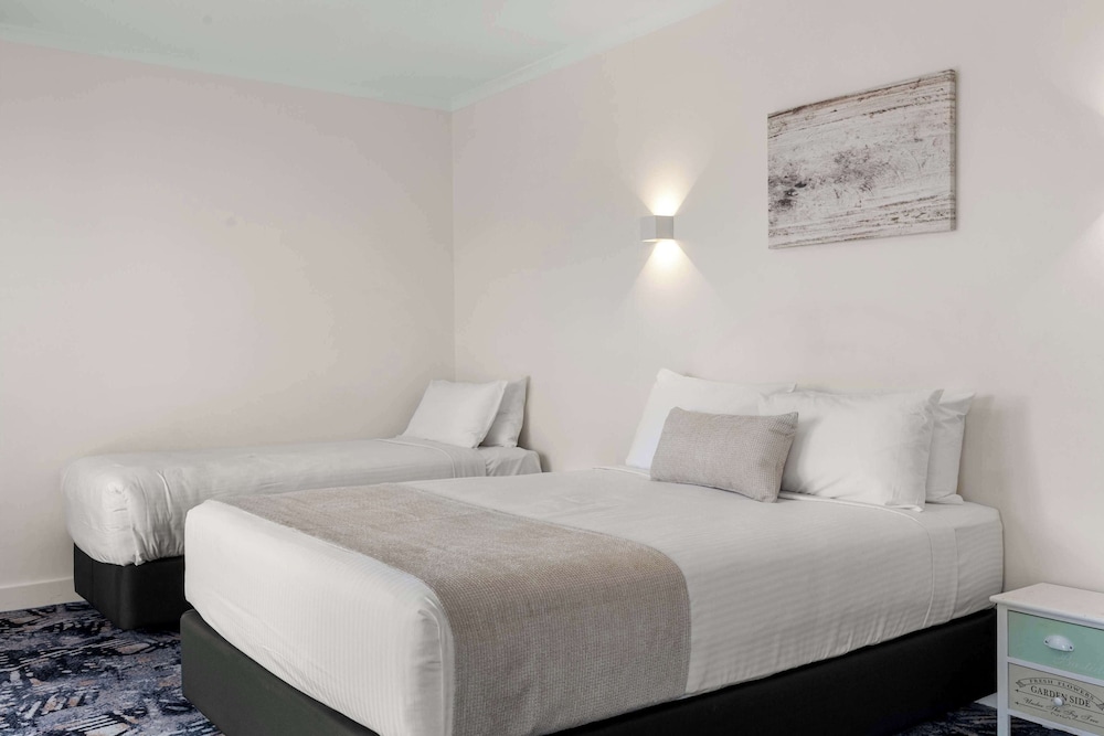 Superior Room, Multiple Beds, Kitchenette, Courtyard Area - Photo 2