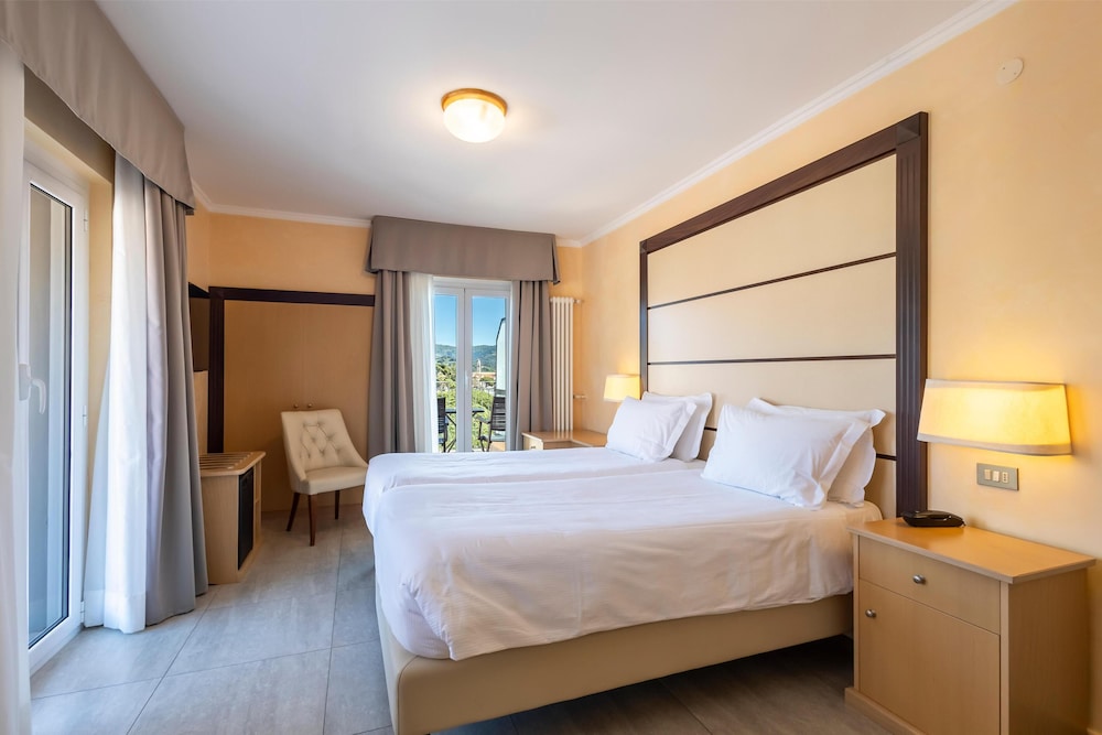 Superior Twin Room, Sea View, Beachfront photo 1