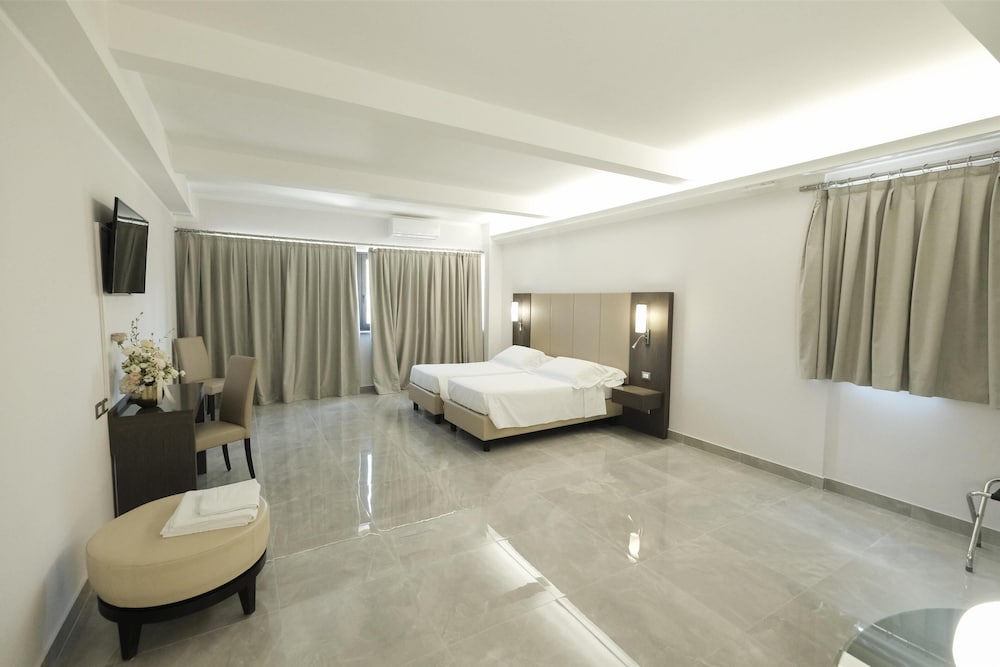 Superior Room, 1 King Bed, Non Smoking