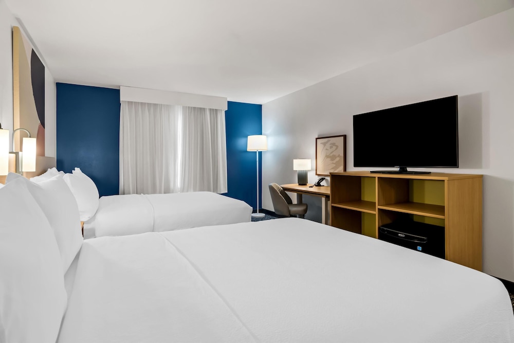 Room, 2 Queen Beds photo 1