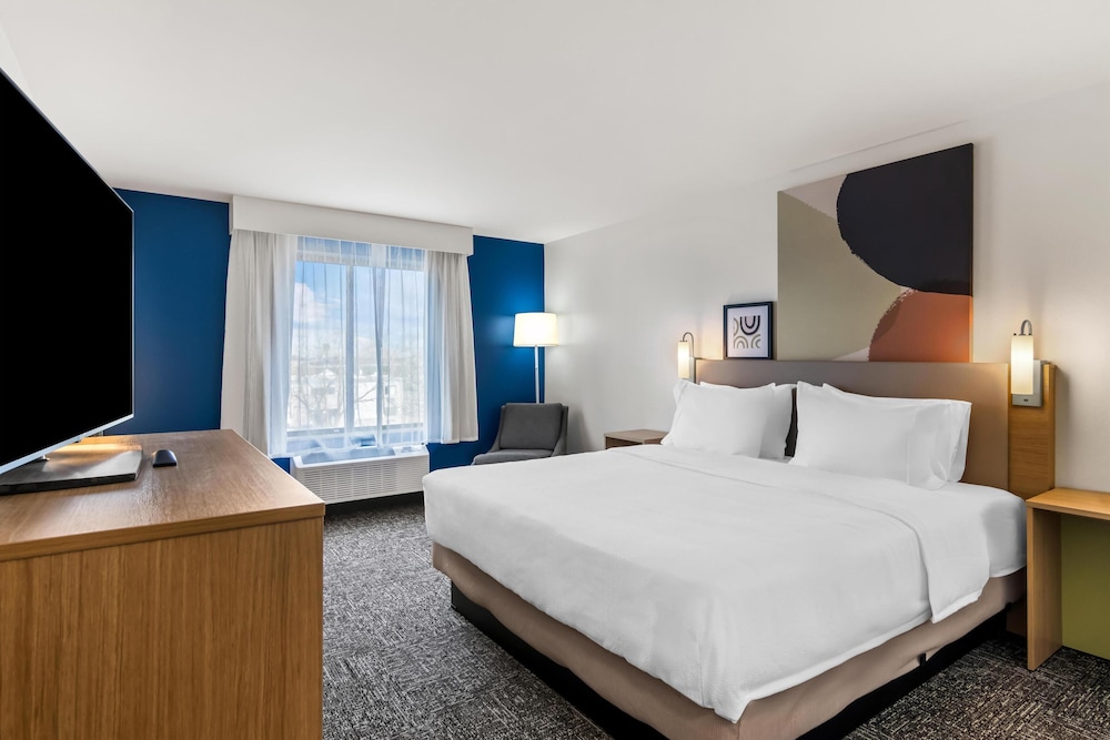 Room, 1 King Bed, Accessible, Bathtub (Mobility) - Photo 1
