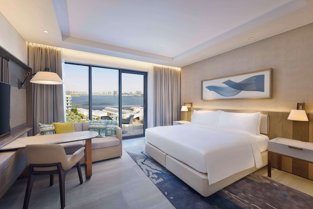 Deluxe Room, 1 King Bed, Bay View (Theme Park Access) — photo 2