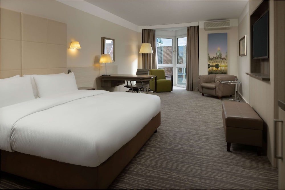 Deluxe Room, 1 King Bed - Photo 2