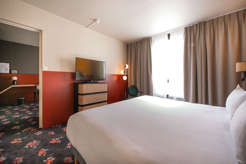 Suite, 1 Queen Bed, Non Smoking photo 3