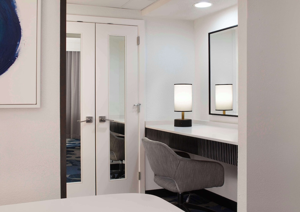 Suite, 2 Double Beds, Accessible (Hearing) - Photo 2