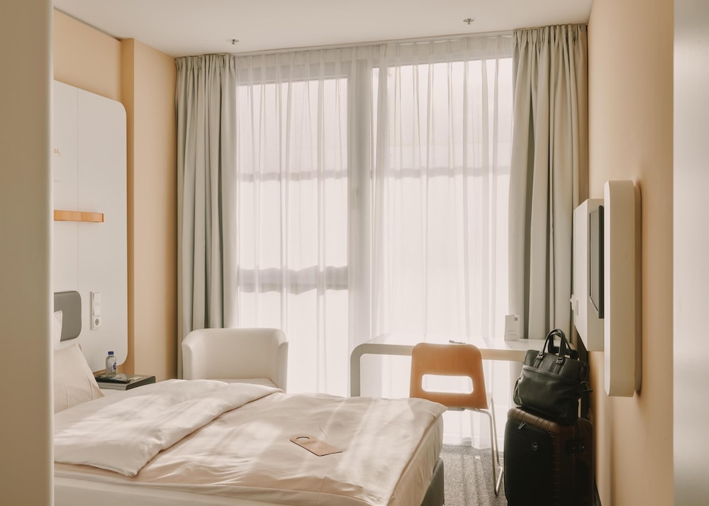 Standard Room, 1 Queen Bed
